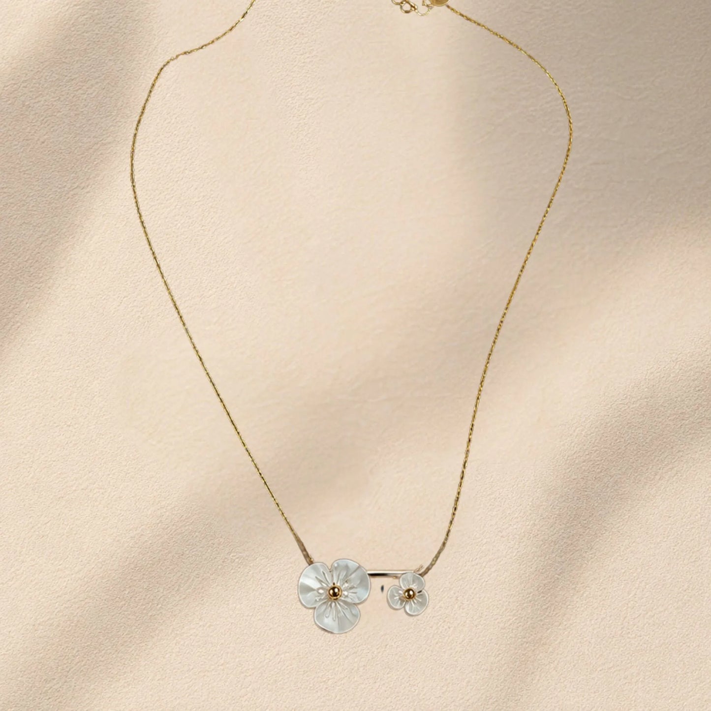 Collier Douceur Maison Eluna - bijou cadeau naissance maman - deux fleurs coquille acier doré barre