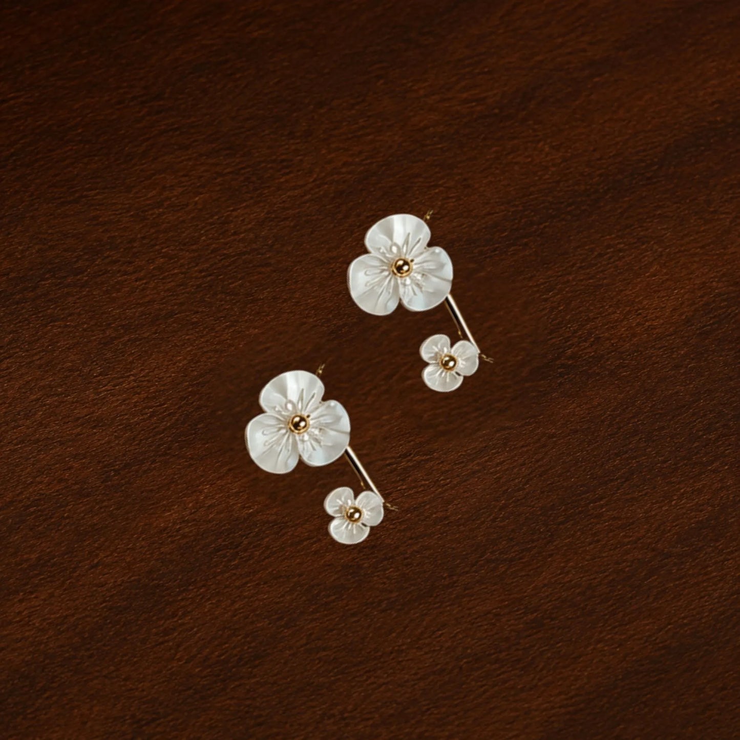 Boucles Douceur Maison Eluna - fleurs coquille acier doré - cadeau naissance maman
