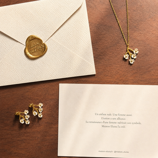 Collier Floraison Maison Eluna - bijou renaissance maternité - branche cerisier acier doré fleurs résine blanche - carte - boucles floraisons - cadeau